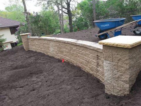 Retaining Wall Construction with Mulch Bed
